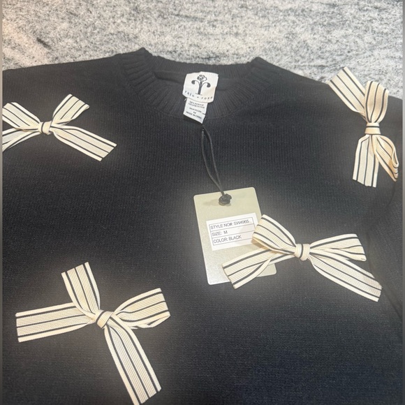 Chic Black Crew Neck, Bow Sweater - Picture 6 of 10